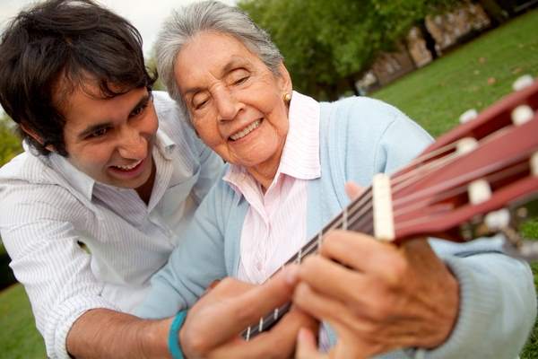 musicoterapia benefici anziani