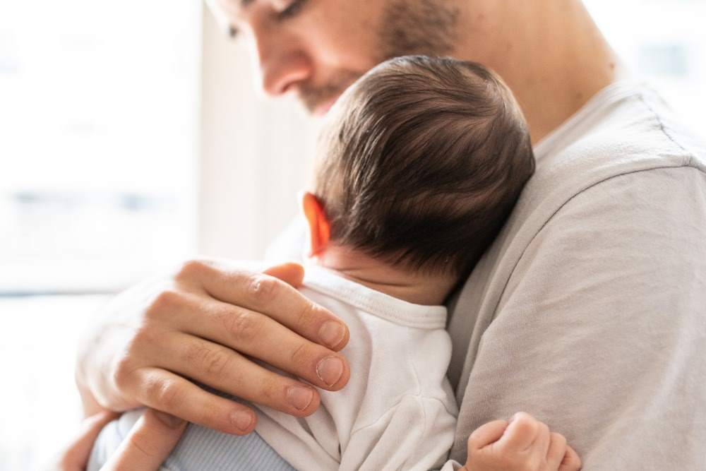 Congedo di paternità: come funziona e quanto dura in Italia?