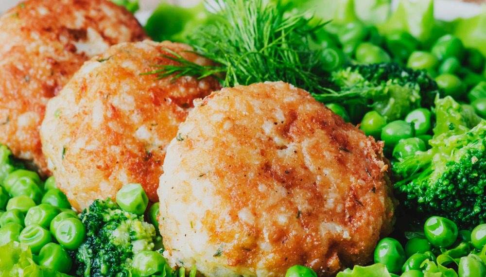 Polpette di salmone con contorno