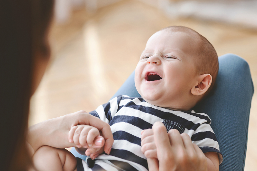 Dentizione nei neonati: le fasi e i sintomi