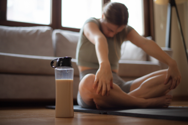 Lo yoga e il pilates sono ottimi per la postura, combinando forza, flessibilità ed esercizi di respirazione.