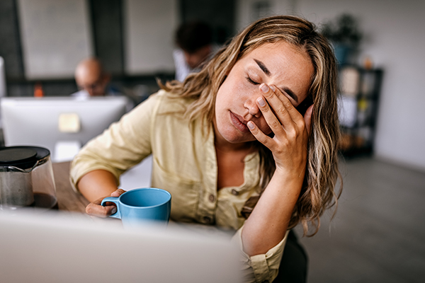 I sintomi variano in base al tipo e alla gravità della malformazione e possono includere: cianosi (colorazione bluastra della pelle), difficoltà respiratorie, affaticamento, scarso accrescimento e problemi di alimentazione.