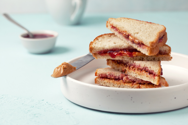 Sandwich come una delle ricette veloci a base di burro di arachidi