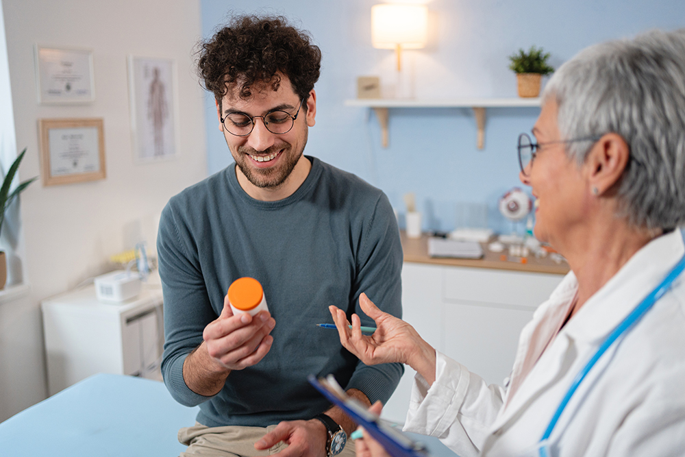 Zitromax (azitromicina): a cosa serve, benefici e possibili effetti collaterali