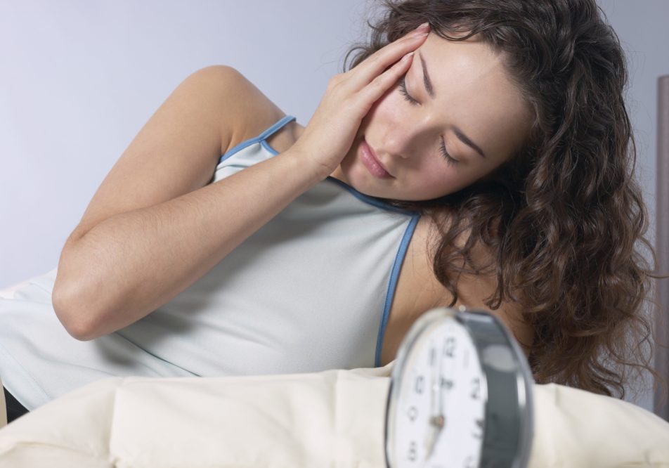 donna-con-sintomi-menopausa-precoce Donna con sudorazione notturna, tra i sintomi della menopausa precoce