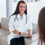 Paziente chiede al suo medico cosa prendere per l'ansia