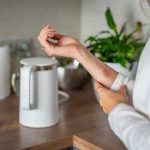 donna con scottatura sul braccio