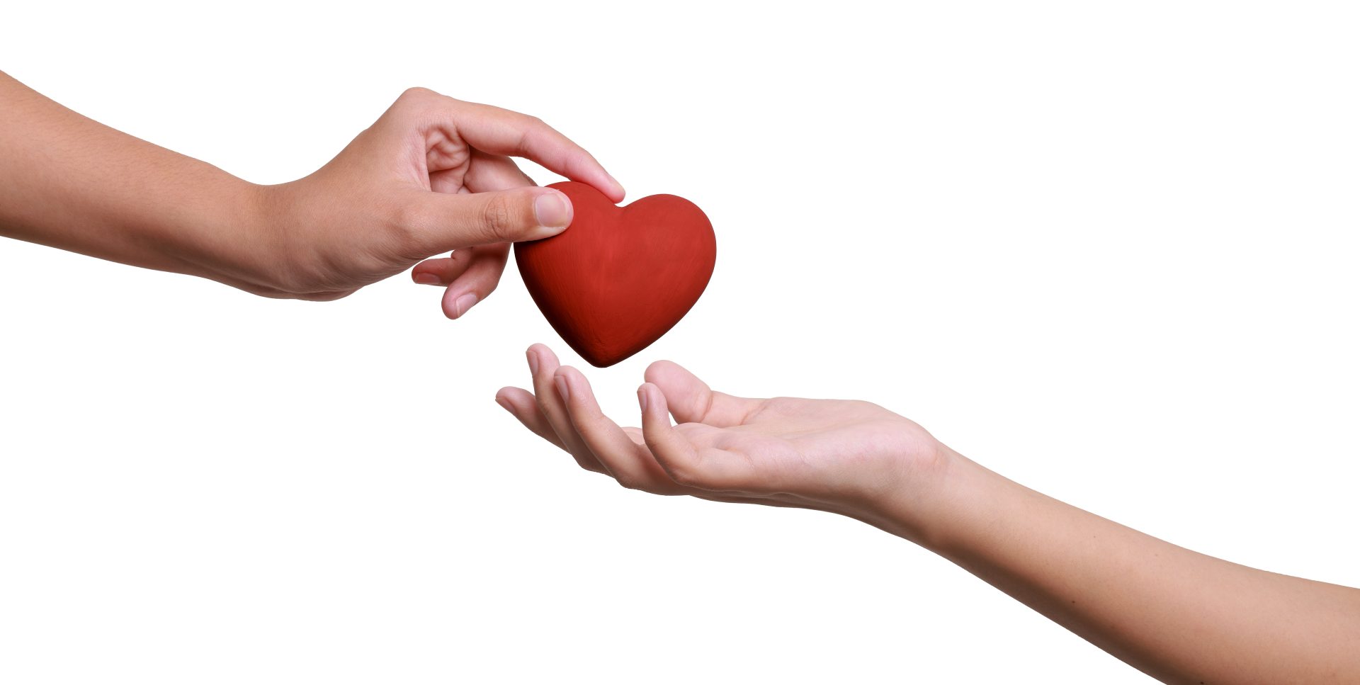 mano passa cuore a un'altra mano