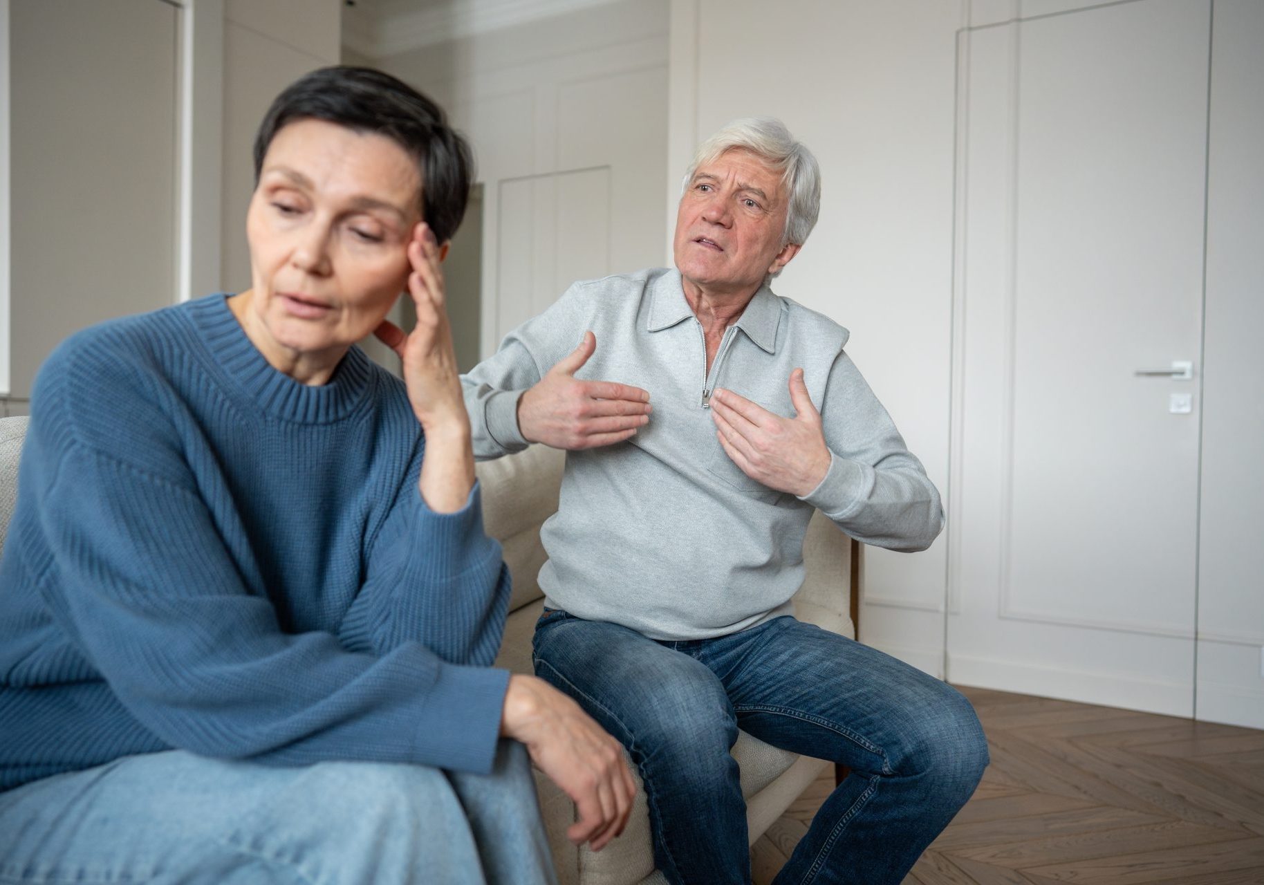caregiver stressata da anziano assistito
